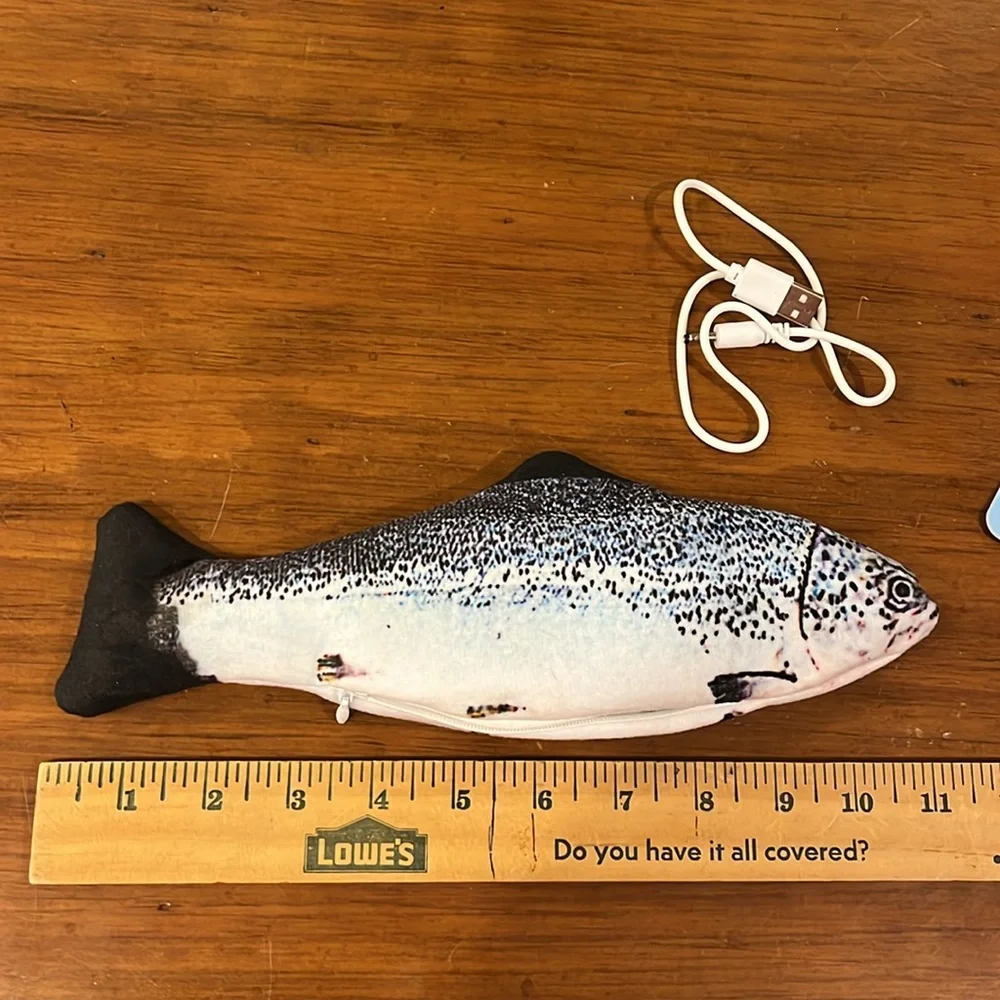 Flippin Fish Electronic Motion Activated Cat toy